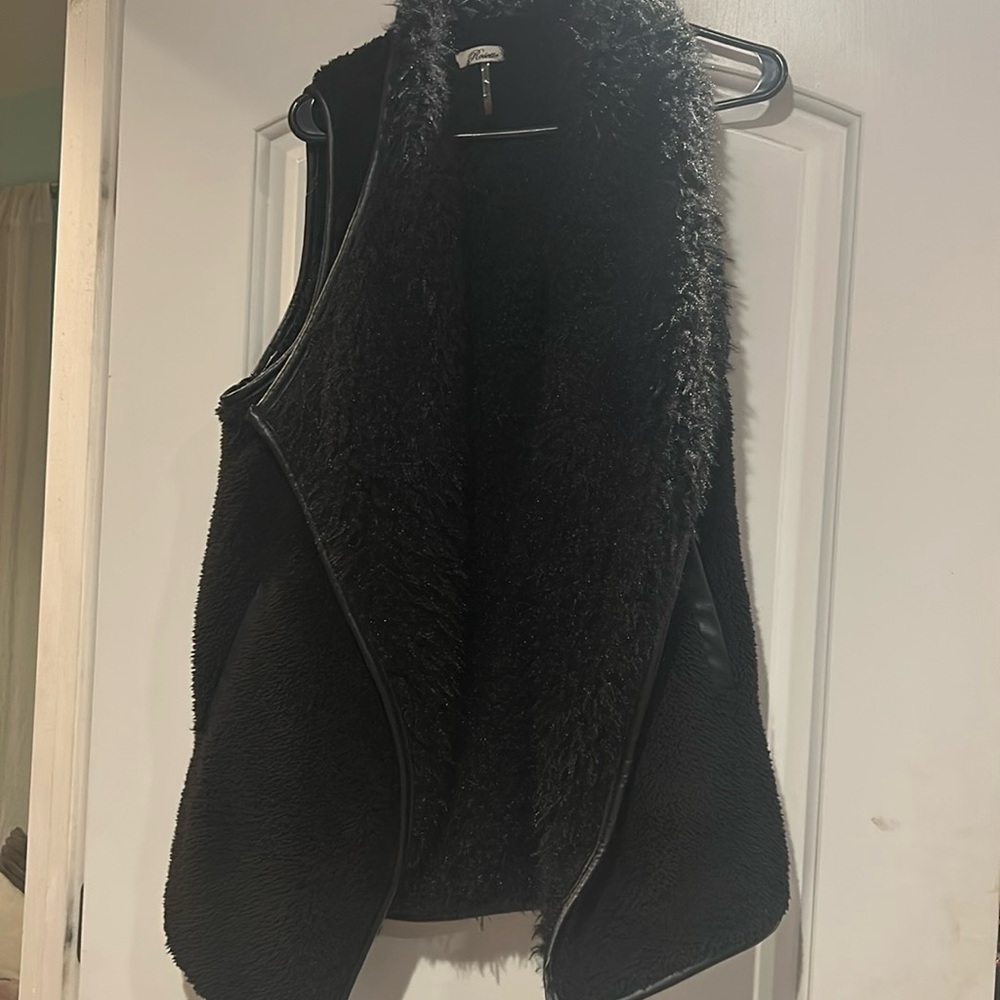 Fuzzy vest. Size small